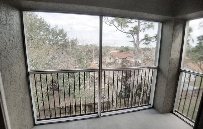 Beautiful 2/2 Wood Floors Condo For Rent @ The Crest close to UCF and Valencia College.