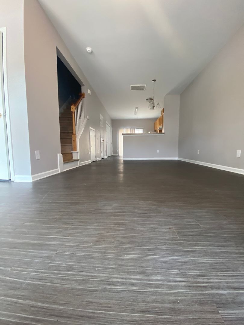 Charming 2 Bed, 2.5 Bath Townhouse in North Raleigh – Prime Location Near Capital Blvd!