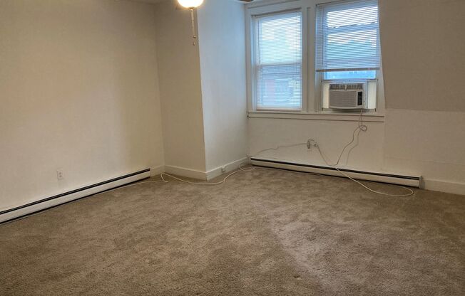 1 bed, 1 bath, 700 sqft, $1,249, Unit 38-5