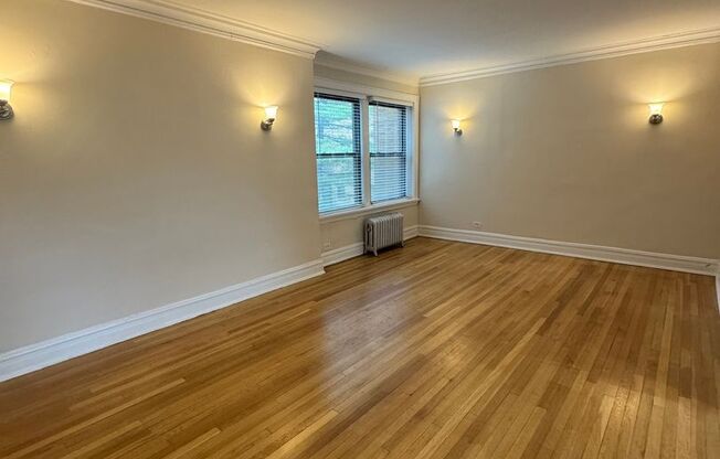 Renovated Units Blocks From The Lake and Downtown Evanston!