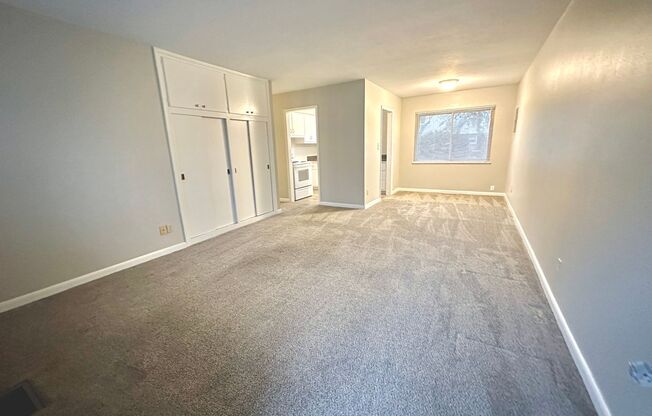 1 bed, 1 bath, 725 sqft, $900, Unit 520 Mossoak