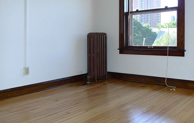 1 bed, 1 bath, 420 sqft, $950, Unit 19 - 305