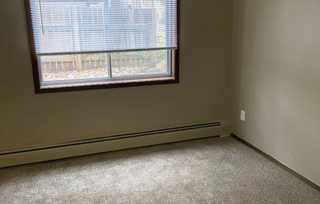 2 beds, 1 bath, 850 sqft, $1,299, Unit 1200204