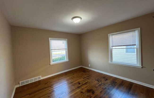 2 beds, 1 bath, $1,050