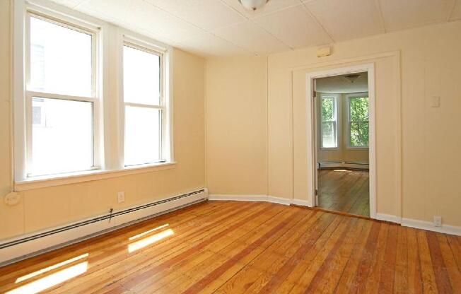 4 beds, 1 bath, $3,400, Unit 2