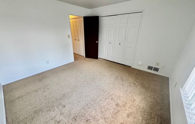 2 beds, 1 bath, 1,000 sqft, $1,295, Unit 615 Flint Rd. #5