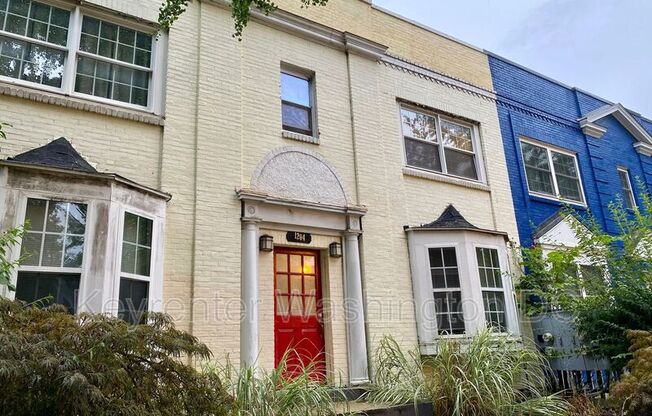 1204 Holbrook St, NE Unit 1