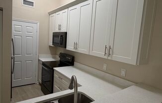 2 beds, 1 bath, 940 sqft, $1,950, Unit 022