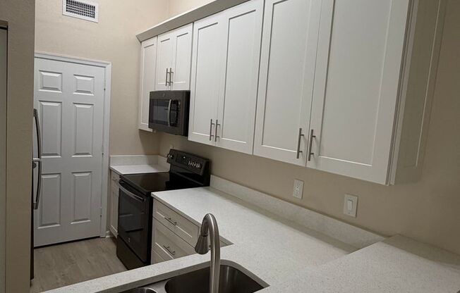 2 beds, 1 bath, 940 sqft, $1,950, Unit 022