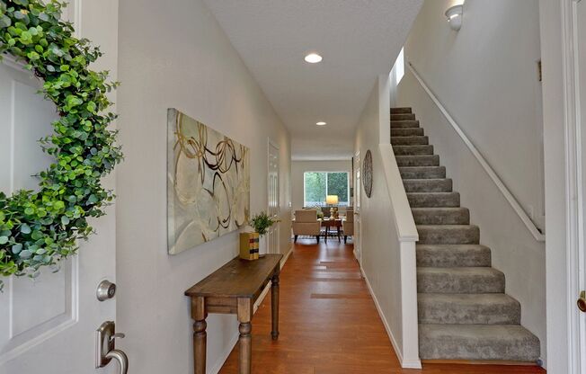 3Bd/2.5Ba End Unit Townhome In the Orenco Neighborhood of Hillsboro ~ Serene Nature Preserve, Washer/Dryer, Single Car Garage!!!