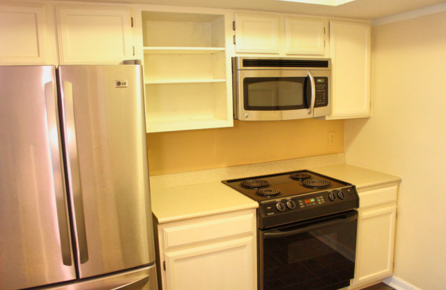 Cute & Affordable 2 Bedroom Condo in Cary! - Available Early August!