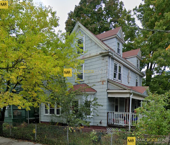 11 HOLTON ST