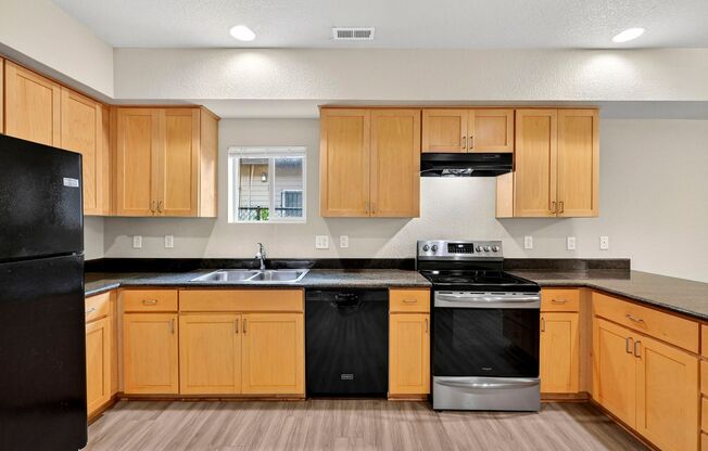 Glisan Townhomes 17218-17298 NE Glisan St. Portland, OR 97230