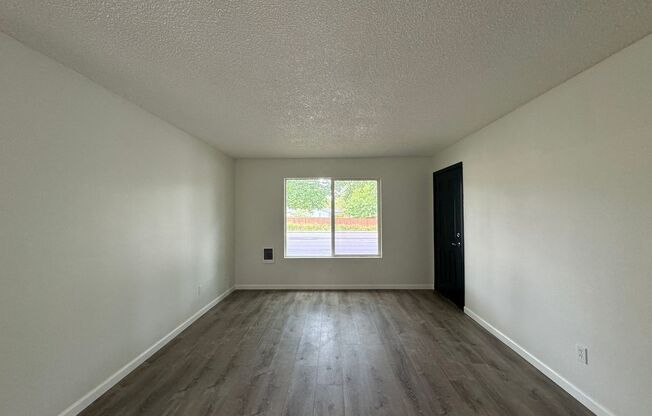 2 beds, 1 bath, 840 sqft, $1,300, Unit 689