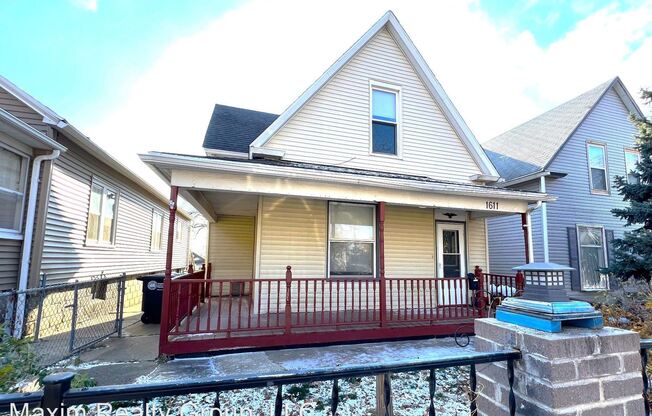 1611 Oak St.