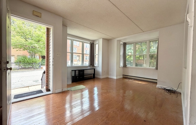 26 ELLINGWOOD ST