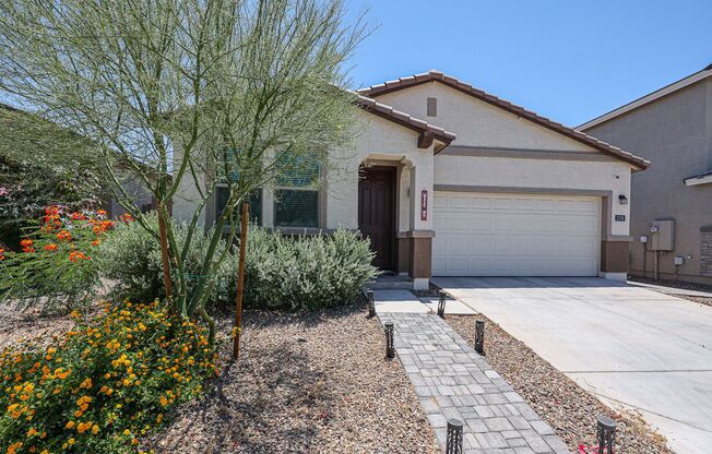 Be the first Renter in thisWelcome to this modern 3-bedroom, 2-bathroom home in Phoenix, AZ!