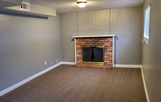 1 bed, 1 bath, 100 sqft, $550, Unit 1