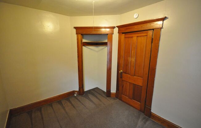 3 beds, 1 bath, $1,795, Unit 29