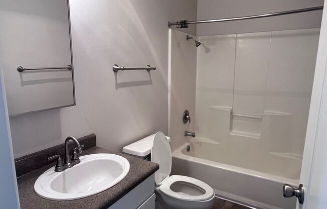 Studio, 1 bath, 322 sqft, $995, Unit 205