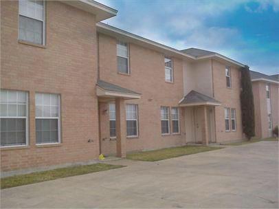 2 beds, 1.5 baths, 882 sqft, $825