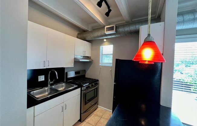 1 bed, 1 bath, 700 sqft, $1,145, Unit 235
