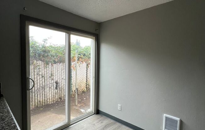 2 beds, 1 bath, 682 sqft, $1,375, Unit 12