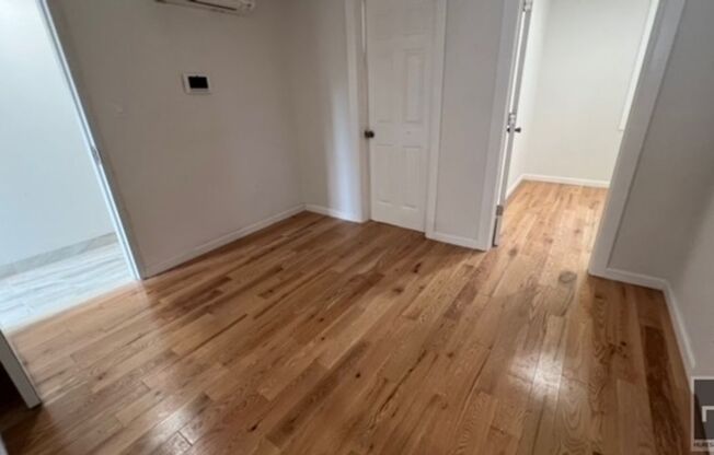 3 beds, 1 bath, $6,000, Unit 2