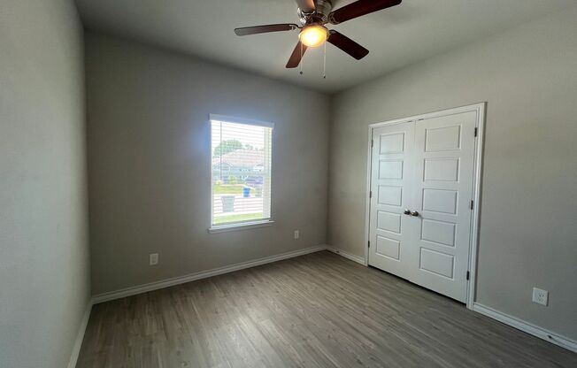 3 beds, 2 baths, $1,365