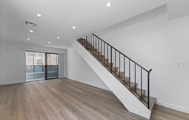 448 W WINDSOR RD