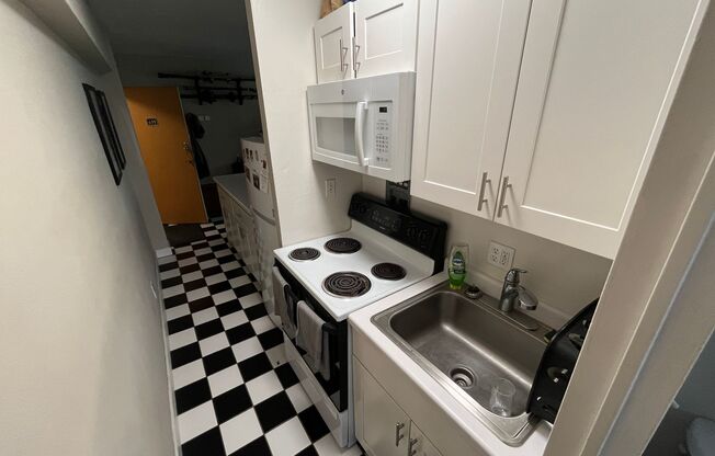 1 bed, 1 bath, 525 sqft, $895, Unit #401