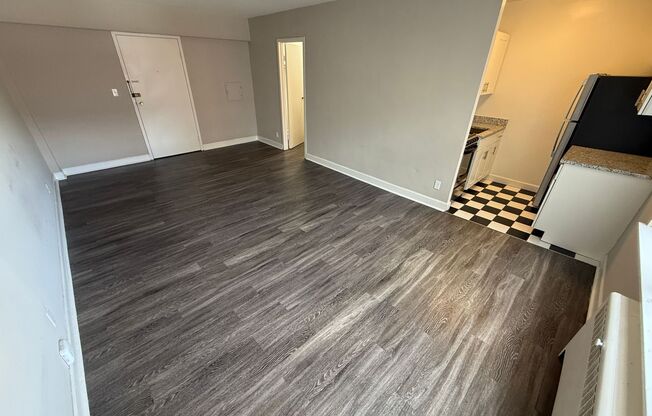 Studio, 1 bath, 400 sqft, $850, Unit #212
