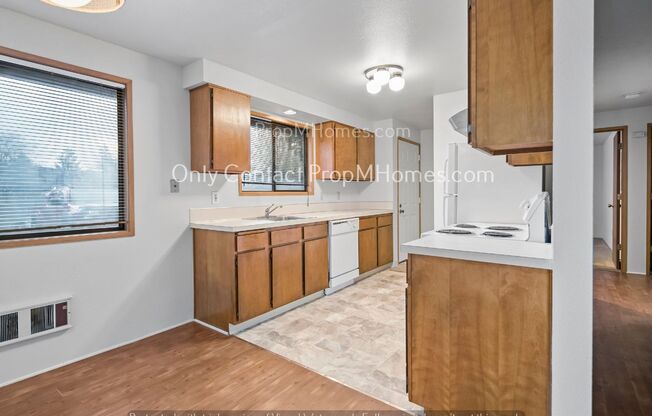 2 beds, 1 bath, 850 sqft, $1,599, Unit 236 NE 143rd Avenue