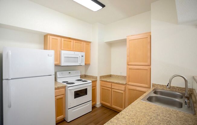 3 beds, 2 baths, $1,595, Unit Building #11