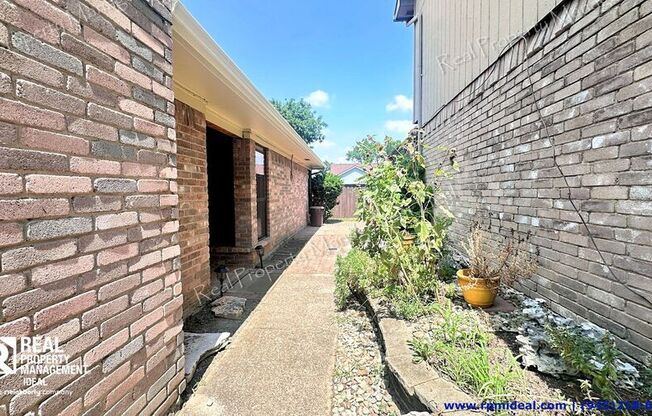 2005 VERLAINE DR