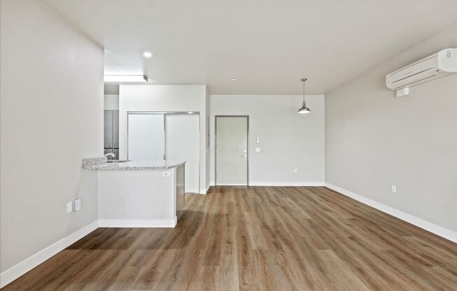 1 bed, 1 bath, 720 sqft, $1,325, Unit 404