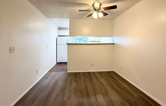 2 beds, 1 bath, 834 sqft, $1,680, Unit Q202