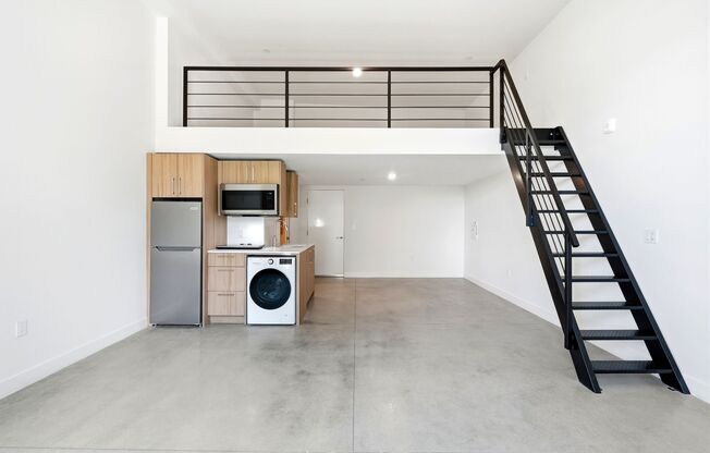 Studio, 1 bath, 571 sqft, $1,845, Unit 201-B