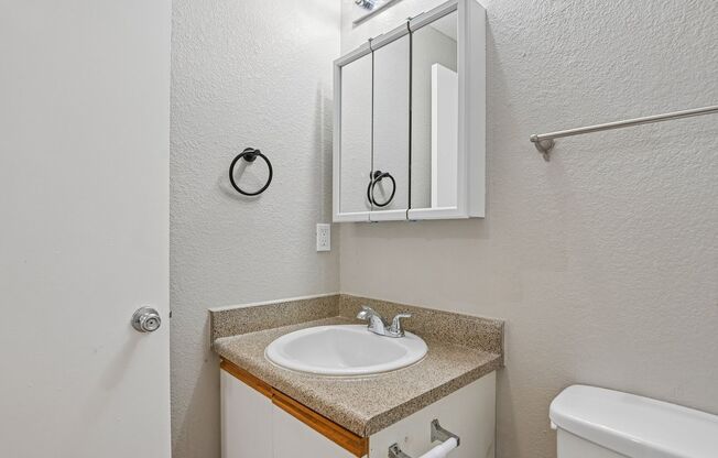 2 beds, 1 bath, 880 sqft, $1,650, Unit 4-304
