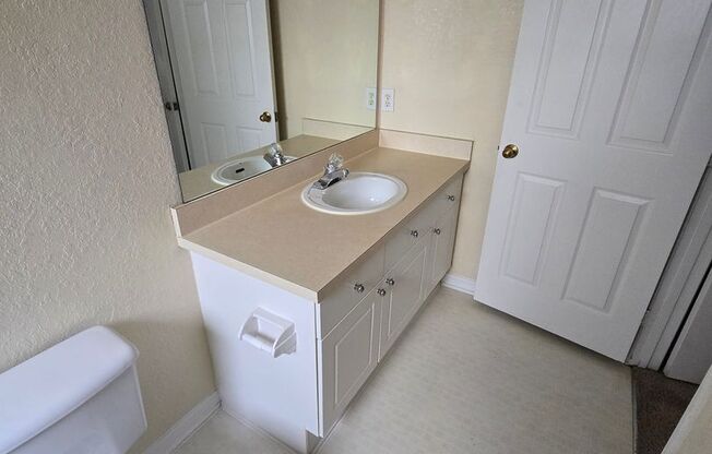 2 beds, 2 baths, $1,600