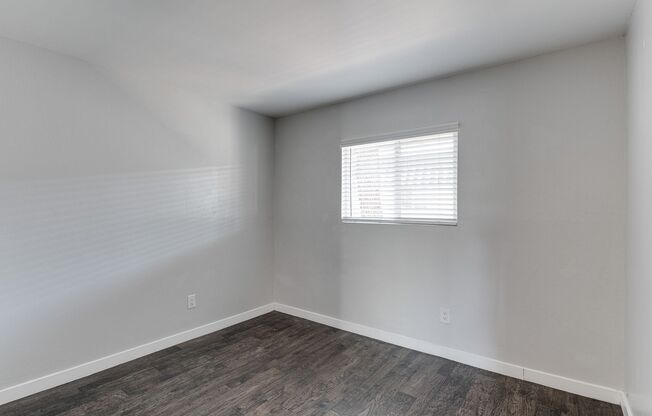 2 beds, 1 bath, 720 sqft, $1,250, Unit B-19