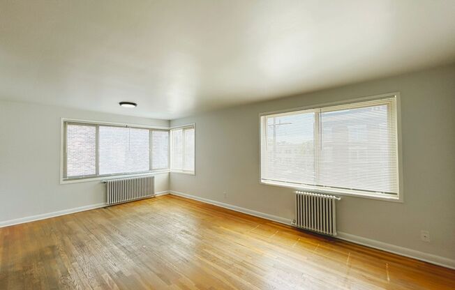 1 bed, 1 bath, 780 sqft, $1,895, Unit Halmark 307