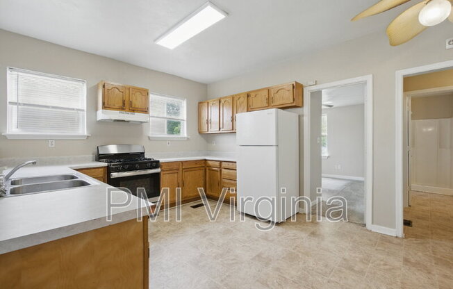 1310 HOOVER AVE