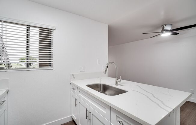 1 bed, 1 bath, 700 sqft, $2,195, Unit 13