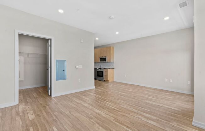 Studio, 1 bath, 548 sqft, $1,800, Unit 411