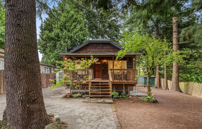 Charming 3 Bed / 1.75 Bath Craftsman-Style Home in Shoreline