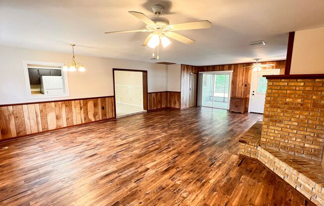 Modern Comfort Meets Prime Location – Spacious 3BR/2BA Retreat Near Dean & University!