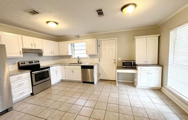 3 beds, 1 bath, $1,550