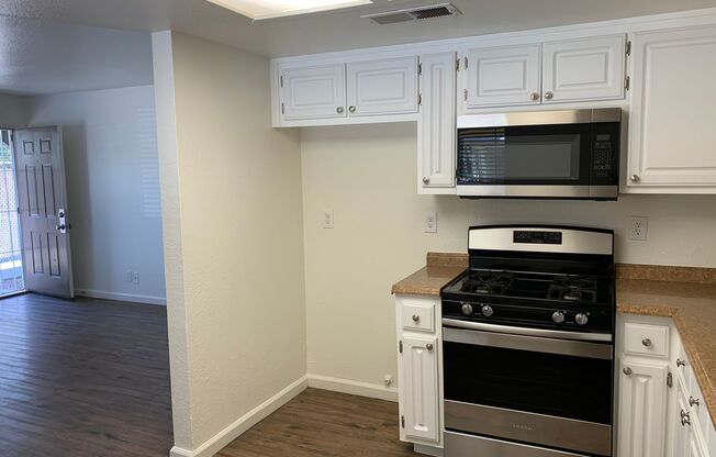 2 beds, 1 bath, 977 sqft, $1,400, Unit 3930