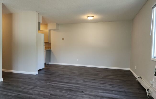 2 beds, 1 bath, 840 sqft, $850, Unit 77